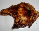 Foto del paso 3 de la receta: Chuletas de cerdo con soja, miel y salteado de verduras
