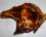 Foto del paso 3 de la receta: Chuletas de cerdo con soja, miel y salteado de verduras