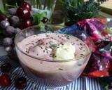 Foto del paso 3 de la receta: Batido de cerezas con helado de nata y virutas de chocolate
