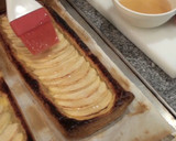 Foto del paso 6 de la receta: Tarta de hojaldre con crema pastelera y manzanas