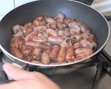 Foto del paso 1 de la receta: Fideos a la cazuela con costilla de cerdo y salchichas