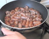 Foto del paso 1 de la receta: Fideos a la cazuela con costilla de cerdo y salchichas