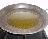 Foto del paso 4 de la receta: Paella de pollo, alcachofas y guisantes