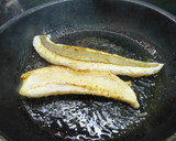 Foto del paso 2 de la receta: Filetes de gallo con cogollos y espárragos