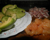 Foto del paso 1 de la receta: Aguacates rellenos de pollo y beicon