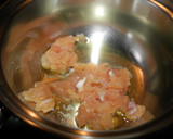 Foto del paso 2 de la receta: Aguacates rellenos de pollo y beicon