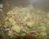 Foto del paso 3 de la receta: Aguacates rellenos de pollo y beicon