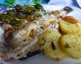 Foto del paso 7 de la receta: Sargo al horno con patatas y pimientos del padrón