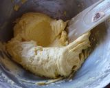 Foto del paso 2 de la receta: Cupcakes de frutillas bañadas con almíbar de limón