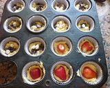 Foto del paso 3 de la receta: Cupcakes de frutillas bañadas con almíbar de limón
