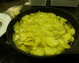 Foto del paso 1 de la receta: Milhojas de patata confitada, morcilla y manzana caramelizada