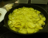 Foto del paso 1 de la receta: Milhojas de patata confitada, morcilla y manzana caramelizada