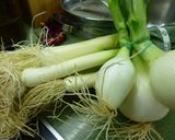 Foto del paso 1 de la receta: Crema de puerros con langostinos