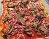 Foto del paso 3 de la receta: Pizza de hojaldre con champiñones y bacon