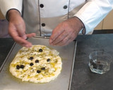 Foto del paso 7 de la receta: Focaccia con Aceitunas negras