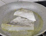 Foto del paso 5 de la receta: Bacalao con ajitos, aliño y hierbas frescas