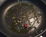 Foto del paso 3 de la receta: Pollo con vino blanco y cebolla