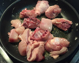 Foto del paso 4 de la receta: Pollo con vino blanco y cebolla