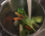 Foto del paso 2 de la receta: Caldo de verduras en olla exprés 