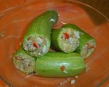 Foto del paso 3 de la receta: Calabacines rellenos de arroz y verduras en salsa de tomate