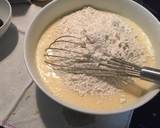Foto del paso 5 de la receta: Bizcocho de yogur con moras