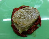 Foto del paso 5 de la receta: Solomillo de cerdo con pimientos y alcachofas