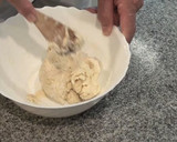 Foto del paso 1 de la receta: Coca con piñones