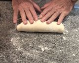 Foto del paso 2 de la receta: Coca con piñones