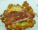 Foto del paso 2 de la receta: Canapés rollo de queso con jamón serrano