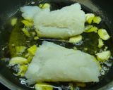 Foto del paso 2 de la receta: Bacalao con crema de coliflor y pimientos rojos