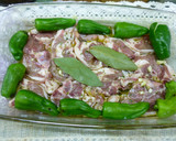 Foto del paso 2 de la receta: Chuletas de cordero al horno con pimientos y patatas