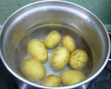 Foto del paso 3 de la receta: Chuletas de cordero al horno con pimientos y patatas
