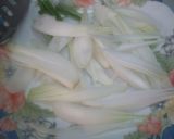 Foto del paso 2 de la receta: Salmón confitado con verduras