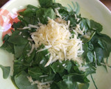 Foto del paso 2 de la receta: Ensalada de espinacas tiernas con manzana, albaricoques y semillas