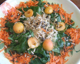 Foto del paso 5 de la receta: Ensalada de espinacas tiernas con manzana, albaricoques y semillas