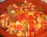 Foto del paso 4 de la receta: Almejas con pimientos italianos en salsa