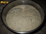 Rosca de pan integral en cazuela horno
