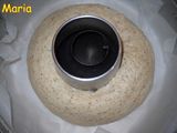 Rosca de pan integral en cazuela horno
