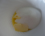 Foto del paso 1 de la receta: Magdalenas de yogur griego y limón