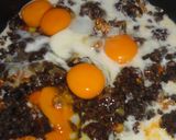 Foto del paso 3 de la receta: Revuelto de morcilla, nueces y pasas