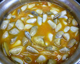 Foto del paso 1 de la receta: Coquinas en salsa de tomate