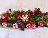 Foto del paso 2 de la receta Ensalada de rúcula y rabanitos flor
