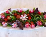 Foto del paso 2 de la receta: Ensalada de rúcula y rabanitos flor