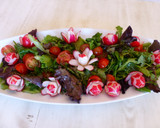 Foto del paso 2 de la receta: Ensalada de rúcula y rabanitos flor