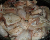 Foto del paso 1 de la receta: Pollo al vino con cebolla
