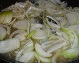 Foto del paso 2 de la receta: Pollo al vino con cebolla