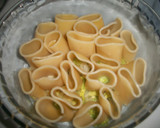 Foto del paso 1 de la receta: Paccheris rellenos de ensalada de mar