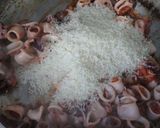 Foto del paso 3 de la receta: Arroz con chipirones y gambas