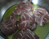 Foto del paso 1 de la receta: Lentejas con carrilleras al vino