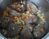 Foto del paso 2 de la receta: Lentejas con carrilleras al vino